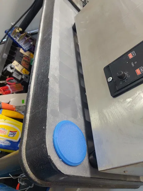 Ngàm gắn nắp nhựa cho kệ (shelf plastic cover mount) - Image 1