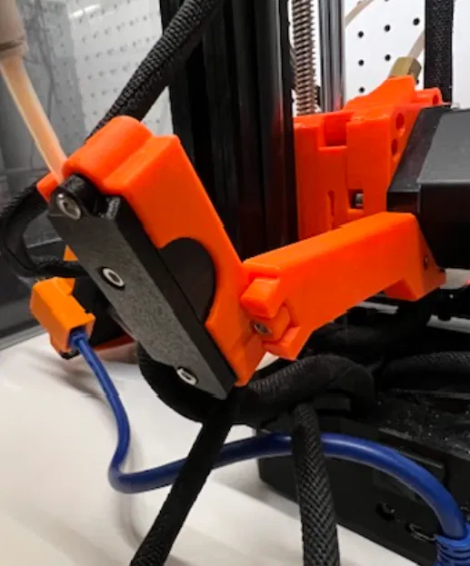 Tay đỡ filament sensor Prusa Mini kèm tab chống xoay - Image 1