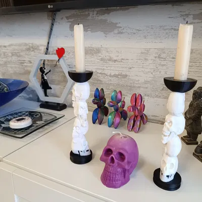 Chân Nến Đầu Lâu Xếp Dọc (Vertical Skulls Candleholder)
