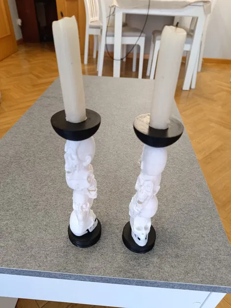 Chân Nến Đầu Lâu Xếp Dọc (Vertical Skulls Candleholder) - Image 7