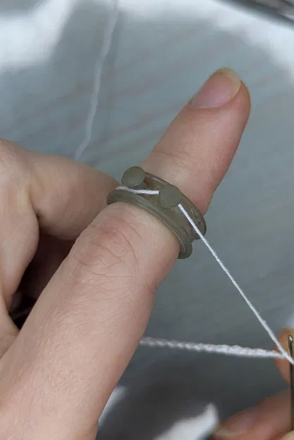 Nhẫn móc len giữ căng chỉ kiểu Shrek (Crochet Ring Shrek style) - Image 2