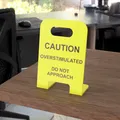 Biển cảnh báo “Overstimulated” để bàn làm việc/văn phòng - Thumbnail 1