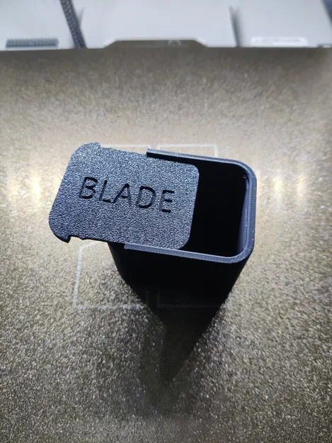 Hộp hủy lưỡi dao cạo (clean Blade Disposal Container) - Image 1