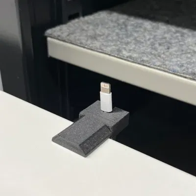 Kẹp Giữ Dây Cáp Bàn – Không Còn Tuột Dây (Vừa Mép Bàn 25 mm)