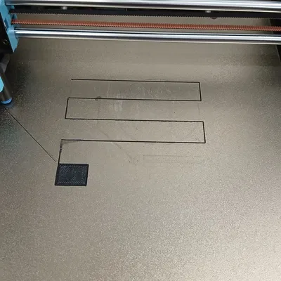 First Layer Test (Bài test lớp đầu để canh khoảng cách nozzle–bed)