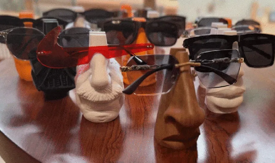 Bộ Sưu Tập Tượng Bán Thân Đỡ Kính - Phiên Bản Người Nổi Tiếng - Image 1