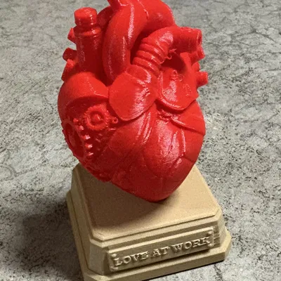 Love at Work – Tượng Trái Tim Giải Phẫu Cơ Khí