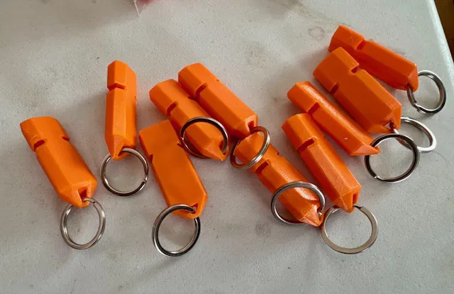 Còi móc khóa an toàn âm to (Loud Safety Keychain Whistle) - Image 1