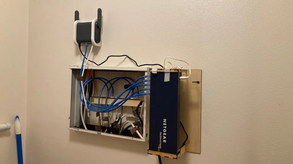 Giá treo tường GLiNet Slate 6 - Image 4