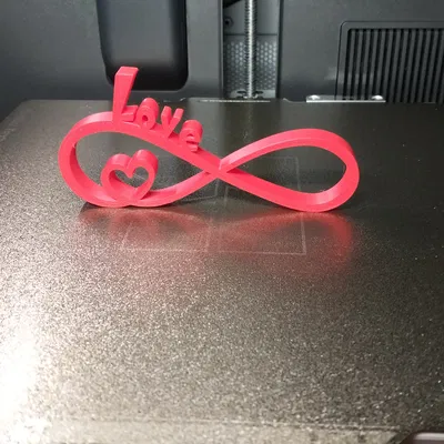 Trang trí Ngày Valentine với chữ “love”