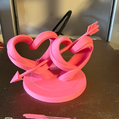 Tượng Hai Trái Tim Đan Xen Xuyên Mũi Tên