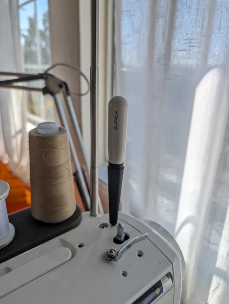 Giá đỡ Clover Seam Ripper cho máy may Juki - Image 1