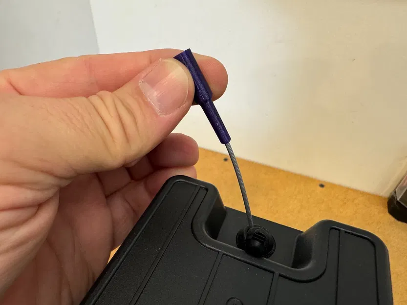 Nút bịt cổng PolyDryer kèm giữ đầu filament (PolyDryer Port Plug & Filament Holder) - Image 3