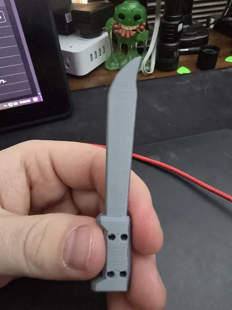 Dao rựa Strong Bad đã chỉnh sửa (Modified) cho búp bê và linh tinh - Image 1