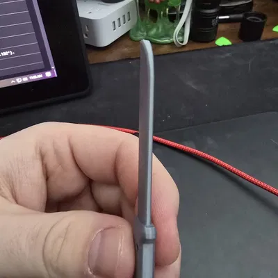 Dao rựa Strong Bad đã chỉnh sửa (Modified) cho búp bê và linh tinh