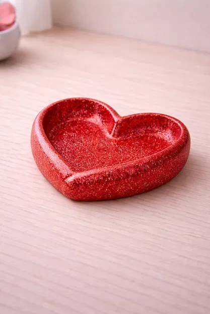 Trái Tim Đỏ Nhũ Lấp Lánh – Trang Trí Trái Tim Thanh Lịch - Image 1