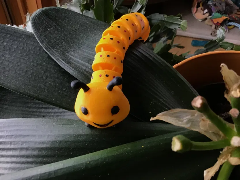 Sâu bướm khớp nối dễ thương & thân thiện (Articulated Caterpillar) - Image 1
