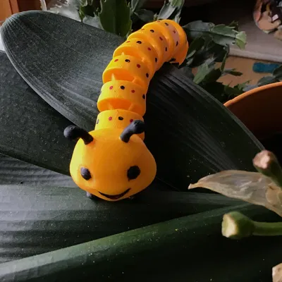 Sâu bướm khớp nối dễ thương & thân thiện (Articulated Caterpillar)