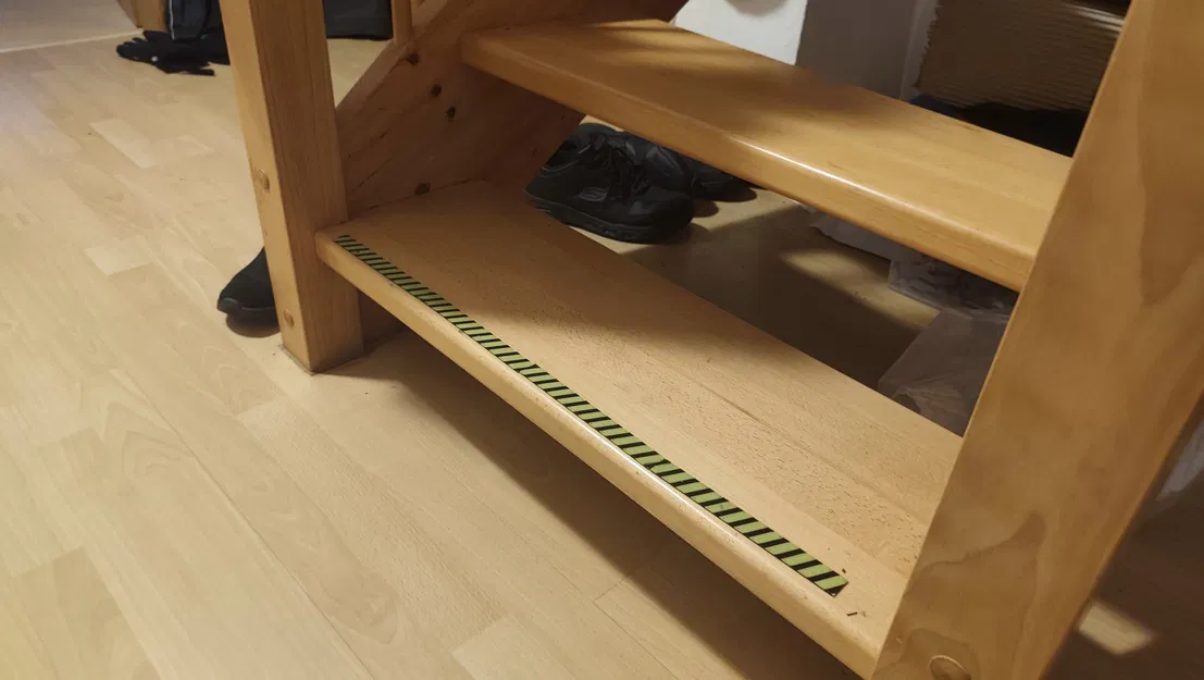 Stair Guard V1 – Nẹp cảnh báo mép bậc cầu thang dạng mô-đun - Image 3