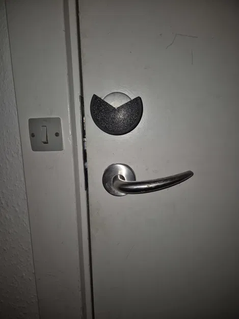 Ốp che núm vặn khóa cửa chống trẻ nhỏ (Toddler‑Proof Thumbturn Guard) - Image 3