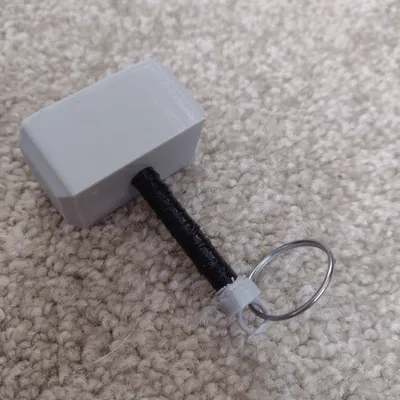 Móc khóa búa Thor (Thor's hammer keychain)