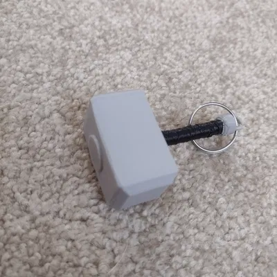 Móc khóa búa Thor (Thor's hammer keychain)