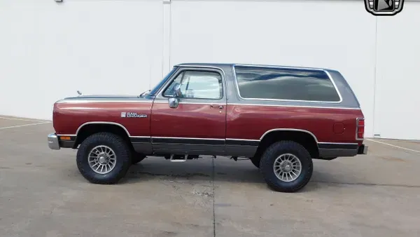 Mẫu Dodge Ram Charger 1985 dạng ốp tường (Flat Wall Model) - Image 2