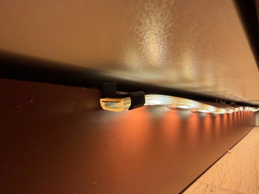 Giá đỡ led strip gài qua viền bếp 13mm - Image 1