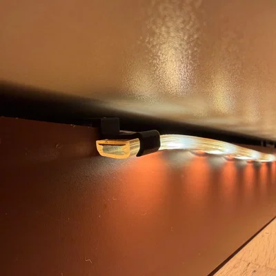 Giá đỡ led strip gài qua viền bếp 13mm