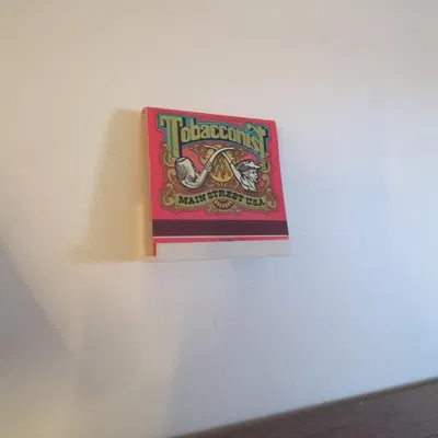 Giá treo trưng bày 1 hộp diêm (Matchbook) dùng Command Strip