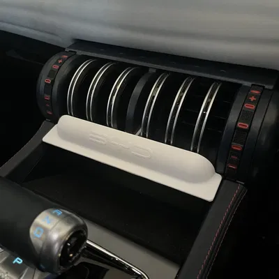 Khay sạc wireless BYD Atto3 (2023) – Miếng hướng gió làm mát điện thoại