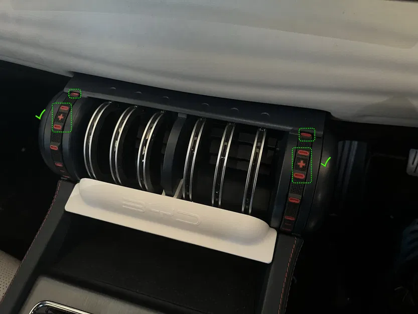 Khay sạc wireless BYD Atto3 (2023) – Miếng hướng gió làm mát điện thoại - Image 4