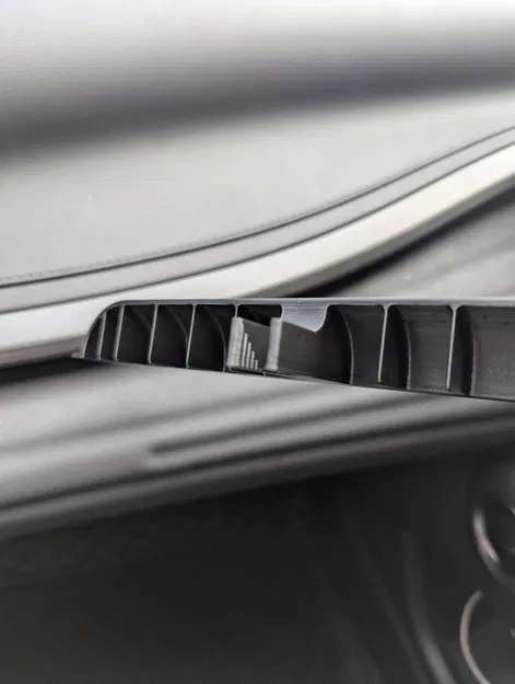 Cánh tản nhiệt khay sạc không dây BYD Atto 3 có grip kẹp cố định - Image 2