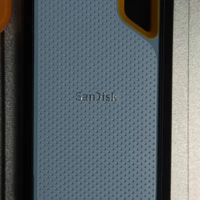 Holder SanDisk Extreme Portable SSD cho Tether Tools AeroTrac Workstation