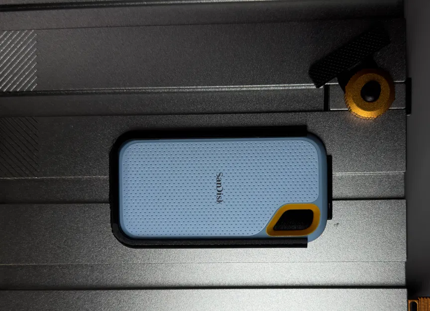 Holder SanDisk Extreme Portable SSD cho Tether Tools AeroTrac Workstation - Image 2