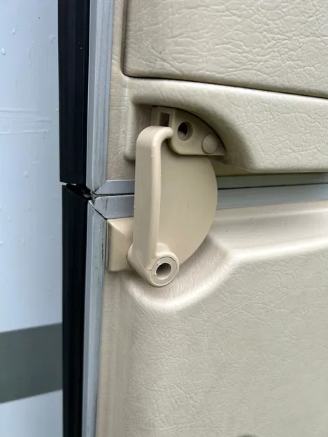 Khóa giữ cửa đôi (cửa chẻ) cho caravan Tabbert - Image 1