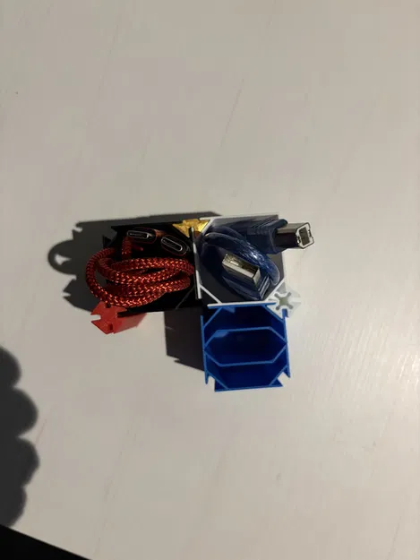 Khay tổ chức cáp USB treo tường (USB cable organizer) - Image 8