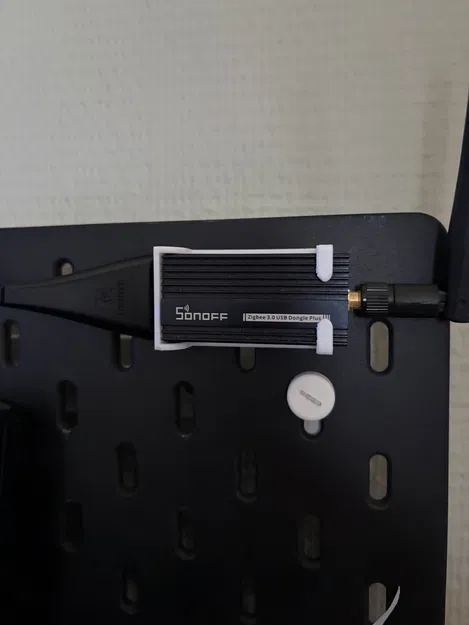 Ngàm gắn Skadis cho SONOFF ZBDongle-E - Image 1