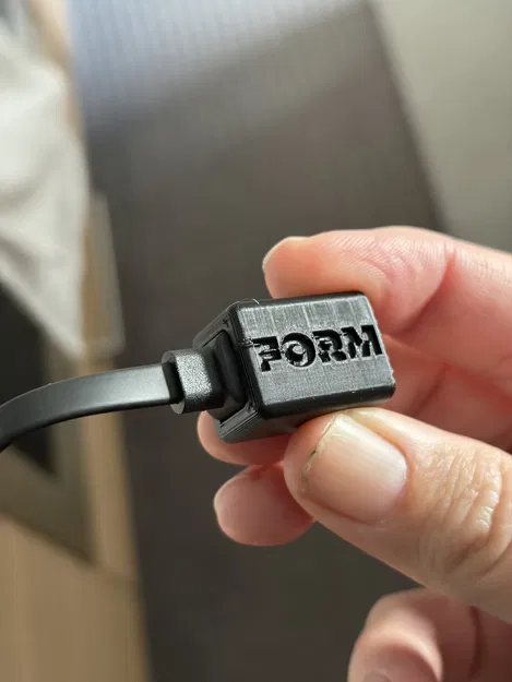 Nắp an toàn sạc FORM Swim (FORM Swim Charger Safety Cap) - Image 1