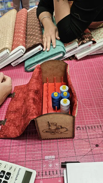 Porta carretes de costura (Giá đỡ cuộn chỉ may) - Image 2