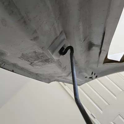 Nissan Skyline - Ngàm giữ thanh chống nắp capo (Hood Prop Stay)