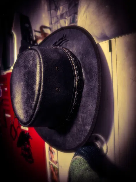 Giá treo nón trên tường (Wall Hat Holder) - Image 1