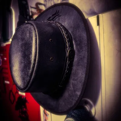 Giá treo nón trên tường (Wall Hat Holder)