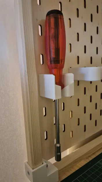 Giá treo tua vít SKÅDIS – Swiss Tools (thiết kế tối giản) - Image 1