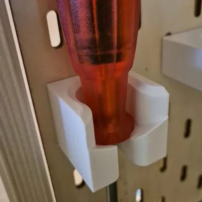 Giá treo tua vít SKÅDIS – Swiss Tools (thiết kế tối giản)