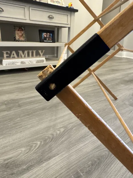 Giá phơi đồ gỗ gấp – Bracket sửa chữa chân bị gãy (in 3D) - Image 1