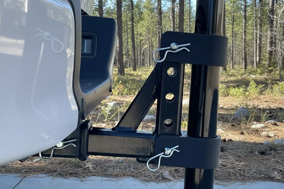 Giá đỡ cột anten cho adjustable drop hitch receiver (Antenna Mast Support Bracket) - Image 1