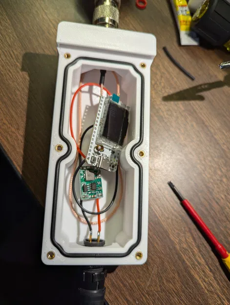 Giá gắn cột cho mesh radio (Mesh radio pole mount) - Image 1