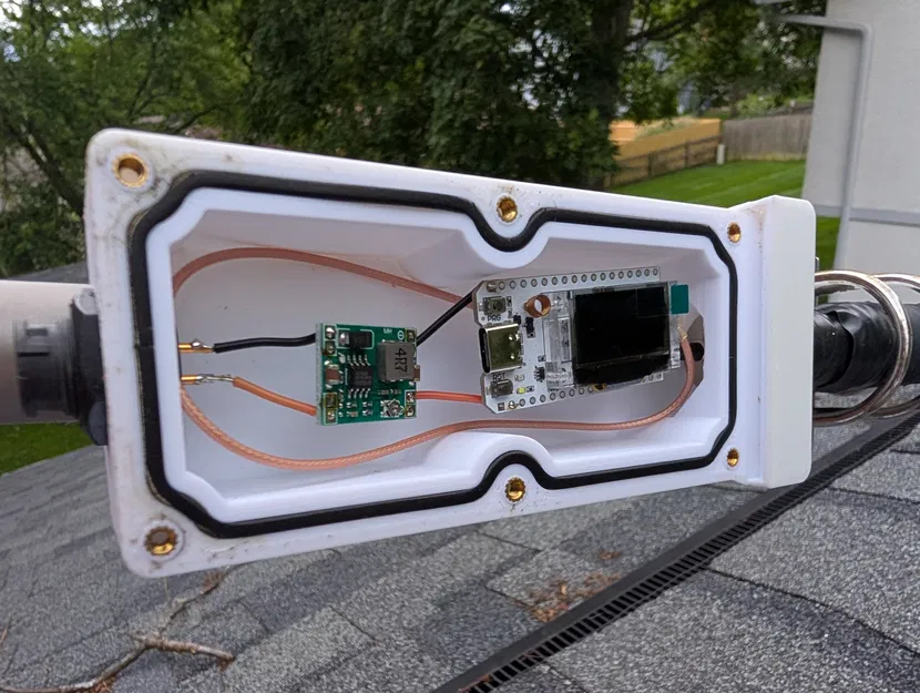 Giá gắn cột cho mesh radio (Mesh radio pole mount) - Image 2