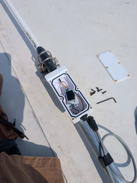 Giá gắn cột cho mesh radio (Mesh radio pole mount) - Image 3